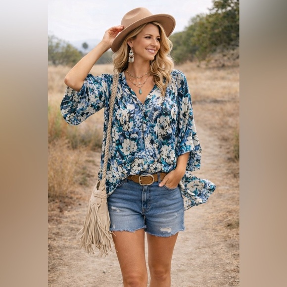 Izod Tops - IZOD Blue Floral Blouse Women’s XL Flowy Boho 3/4 Sleeve Top